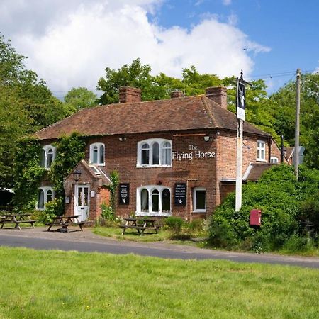 The Flying Horse Inn Boughton Aulph Екстериор снимка