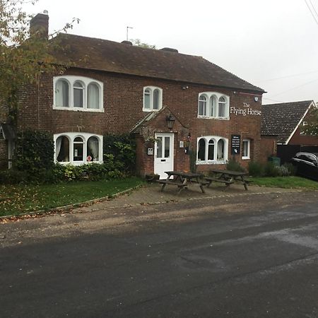 The Flying Horse Inn Boughton Aulph Екстериор снимка