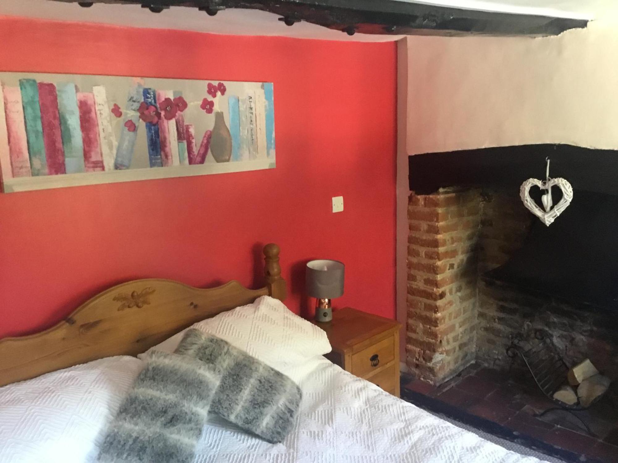 The Flying Horse Inn Boughton Aulph Екстериор снимка