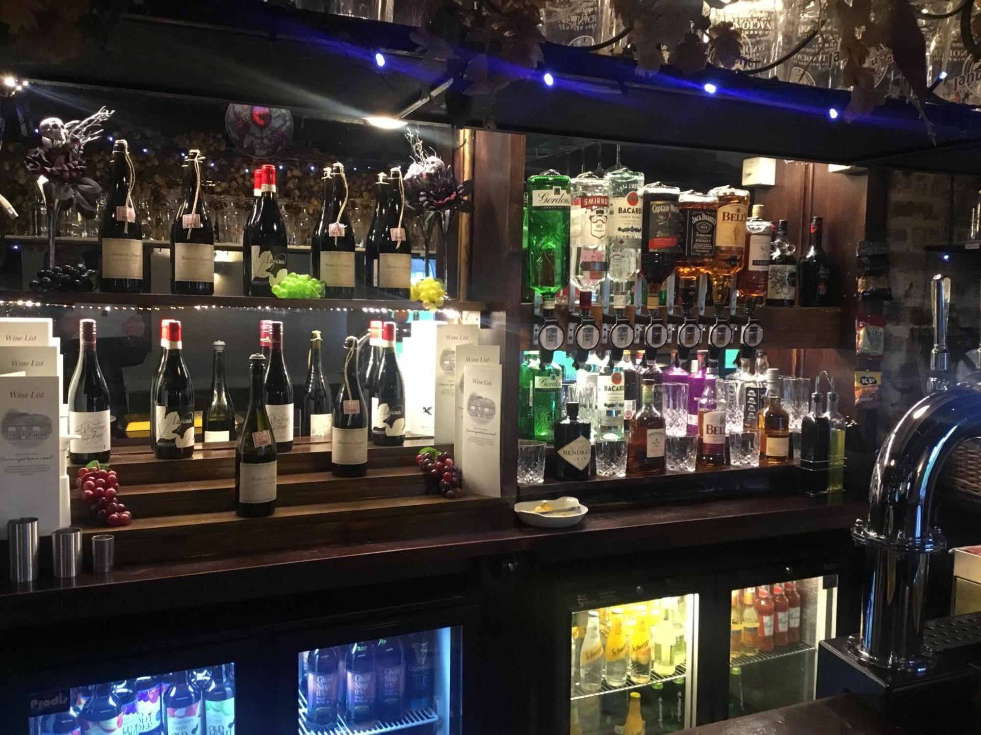 The Flying Horse Inn Boughton Aulph Екстериор снимка