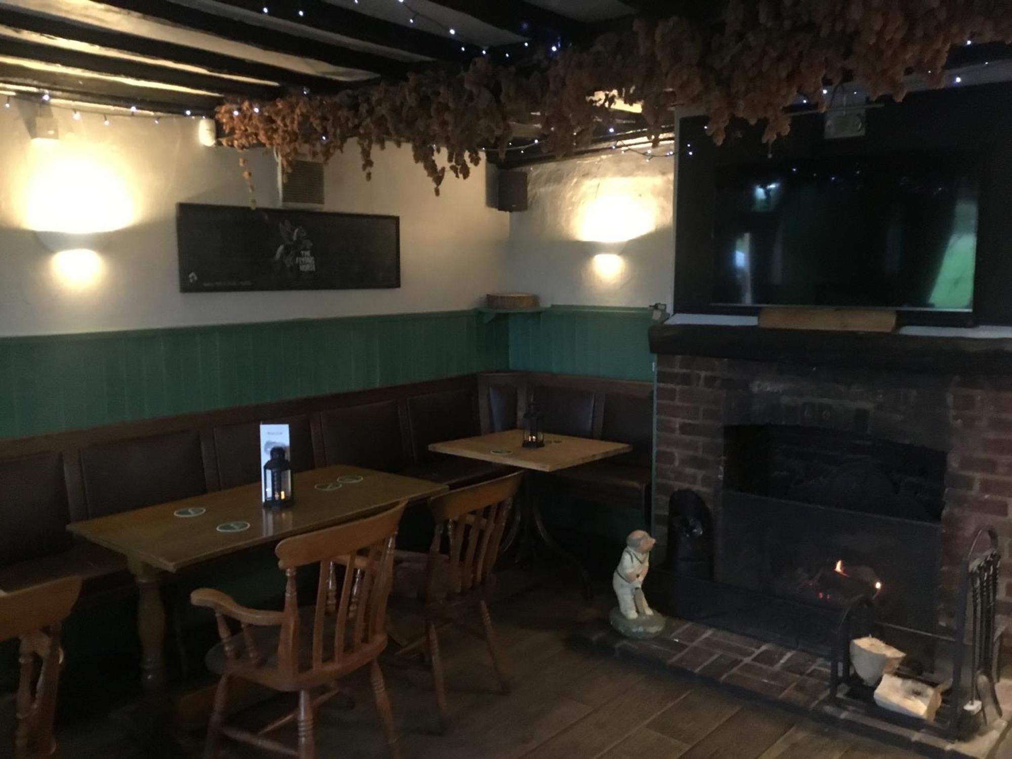 The Flying Horse Inn Boughton Aulph Екстериор снимка