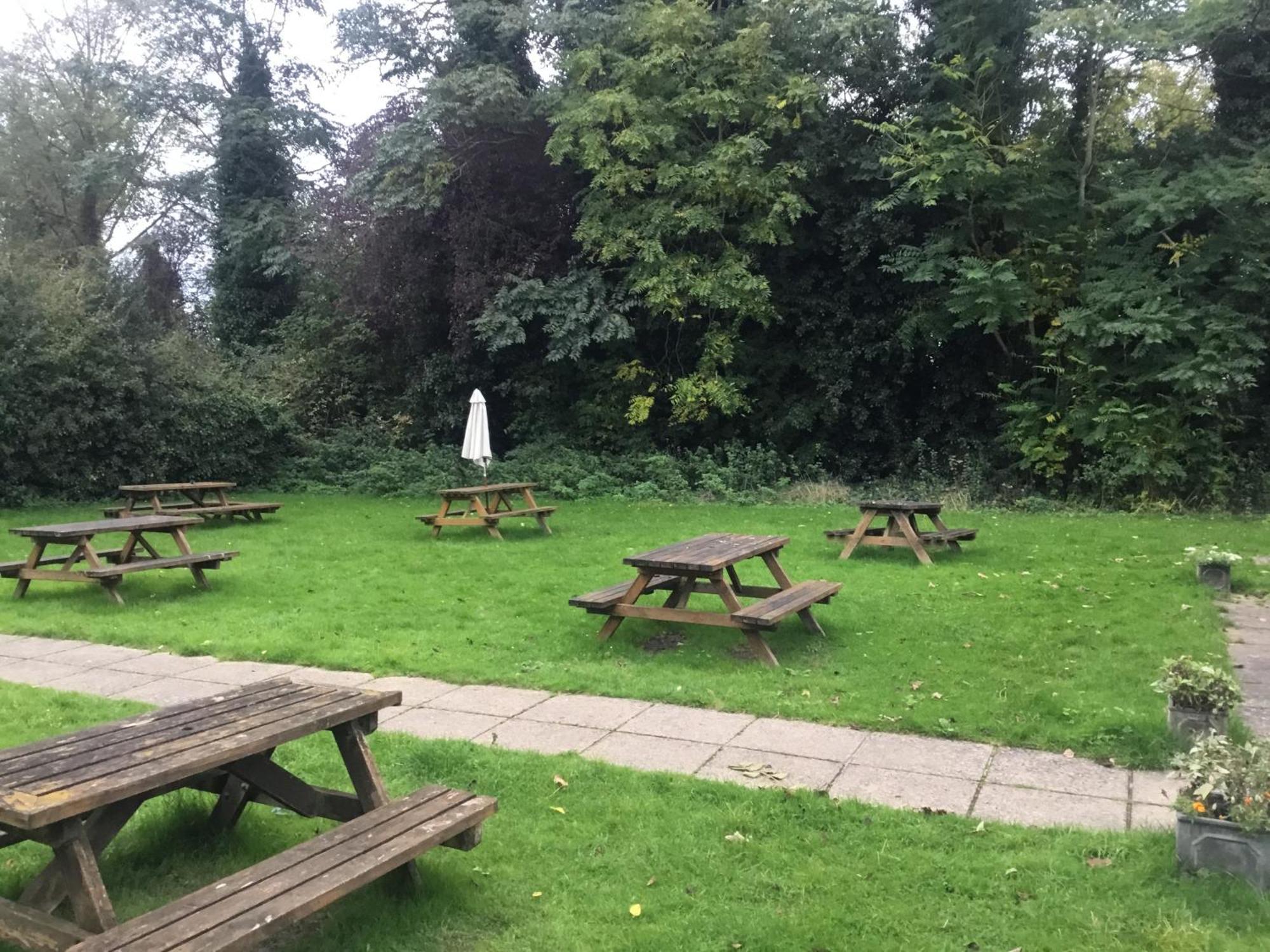 The Flying Horse Inn Boughton Aulph Екстериор снимка