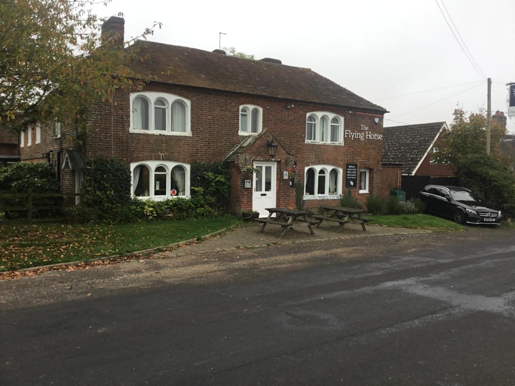 The Flying Horse Inn Boughton Aulph Екстериор снимка