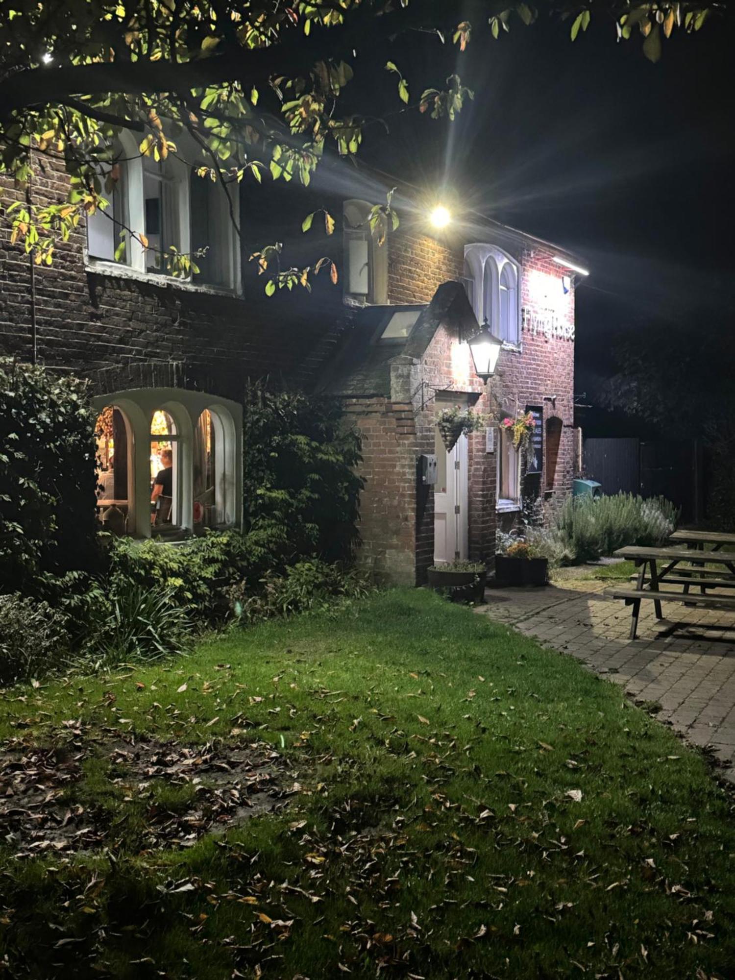 The Flying Horse Inn Boughton Aulph Екстериор снимка
